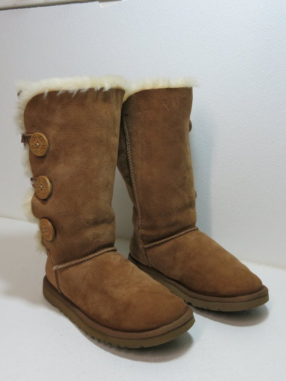 UGG Insulated 1873 Triplet Button Bailey Australia Winter Footwear Women's Sz 6 - Picture 2 of 7